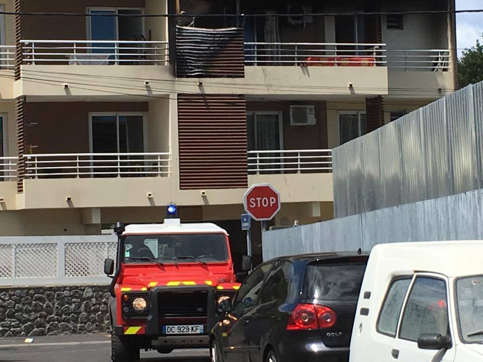 [Actualisé] Incendie au Port: Le feu maîtrisé, un balcon ravagé