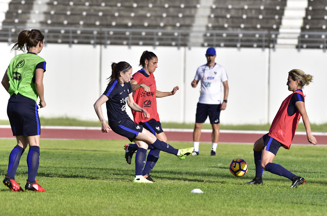 [PHOTOS] : Les Bleues se préparent pour la rencontre face aux Sud-africaines