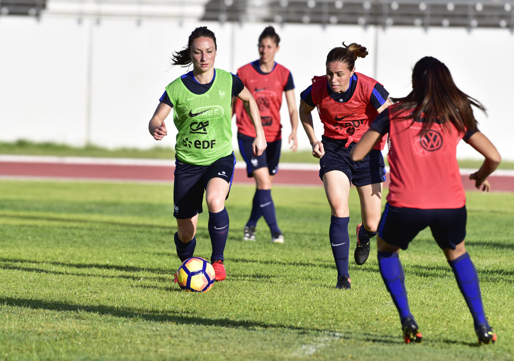 [PHOTOS] : Les Bleues se préparent pour la rencontre face aux Sud-africaines