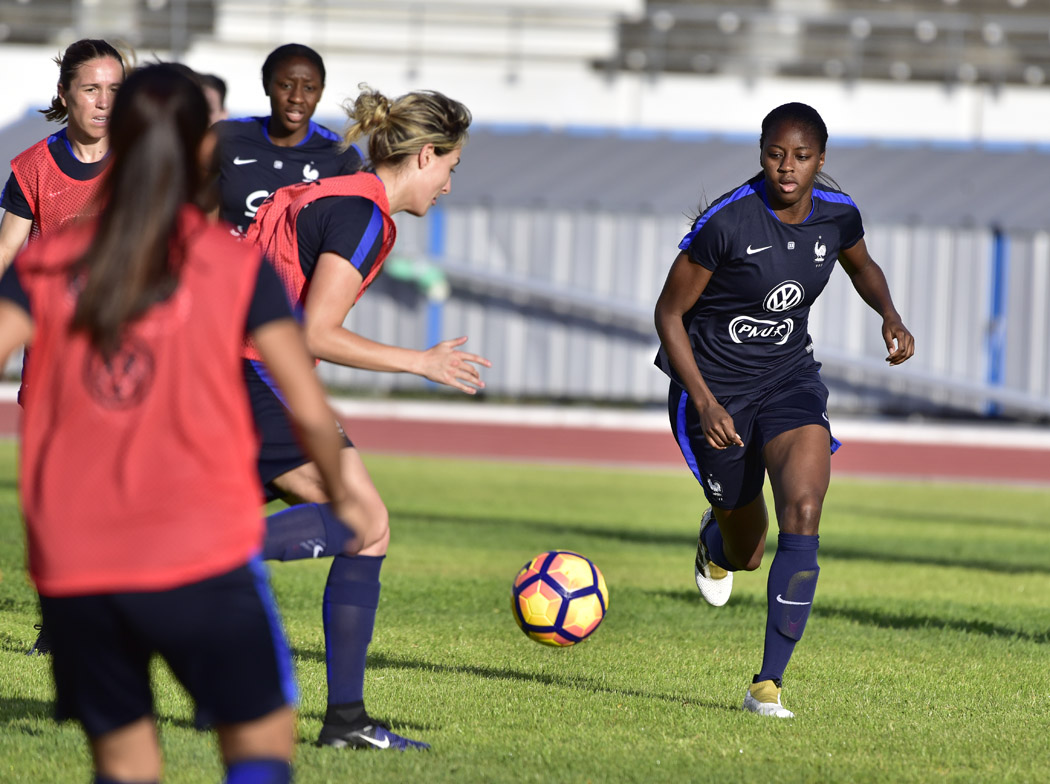 [PHOTOS] : Les Bleues se préparent pour la rencontre face aux Sud-africaines