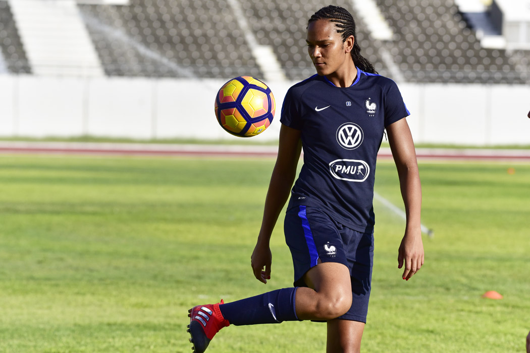 [PHOTOS] : Les Bleues se préparent pour la rencontre face aux Sud-africaines