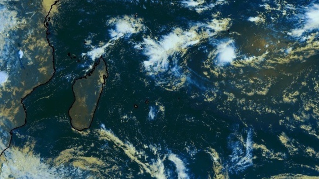 La dépression tropicale à 2250 km de La Réunion