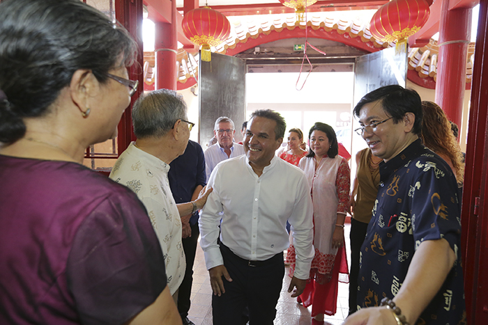 Les images du Jour de l'An chinois dans les deux temples dionysiens