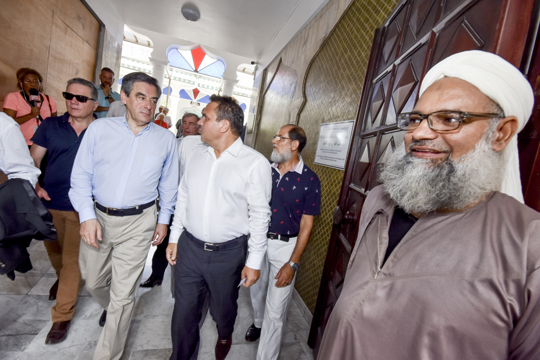 Retour en images sur la visite de François Fillon à la mosquée Noor-al-Islam