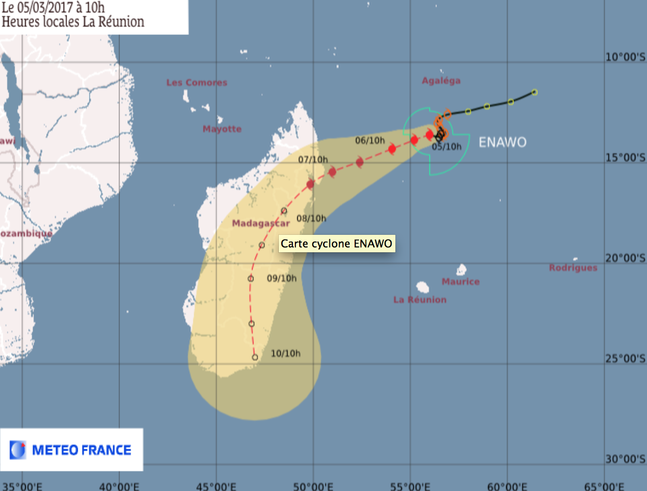 À 810 km au Nord de La Réunion, Enawo passe au stade de cyclone tropical