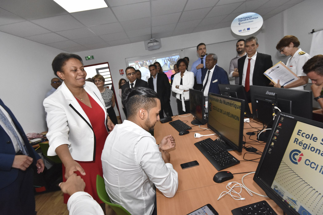 Retour en images: Hélène Geoffroy inaugure l'école numérique de Saint-André
