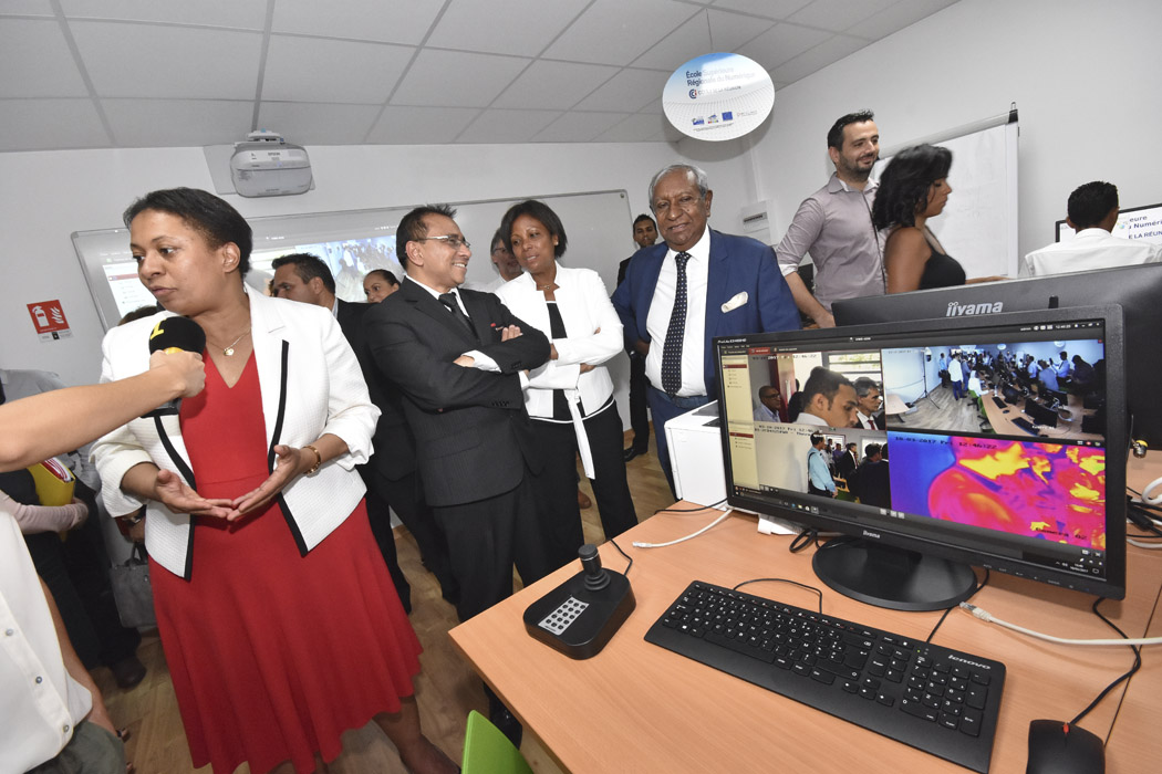 Retour en images: Hélène Geoffroy inaugure l'école numérique de Saint-André