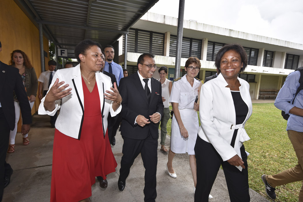 Retour en images: Hélène Geoffroy inaugure l'école numérique de Saint-André