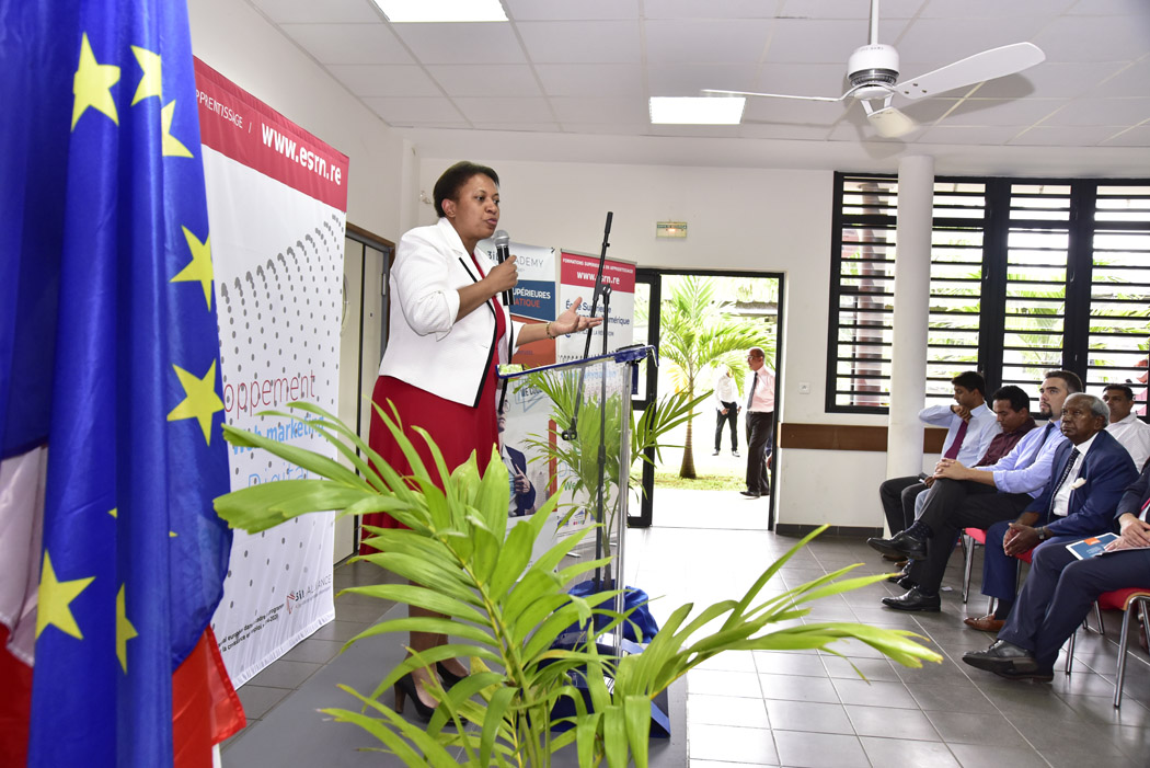 Retour en images: Hélène Geoffroy inaugure l'école numérique de Saint-André