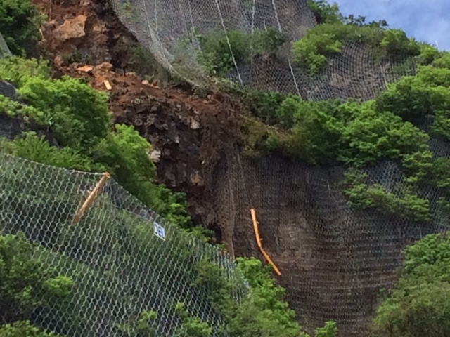 [VIDEO] Eboulis sur la route du Littoral : Le pire évité de peu