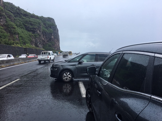 [Photos] Aquaplaning sur la route du littoral