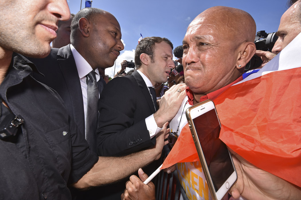 [Retour images] La Macron mania commence dès l'aéroport 