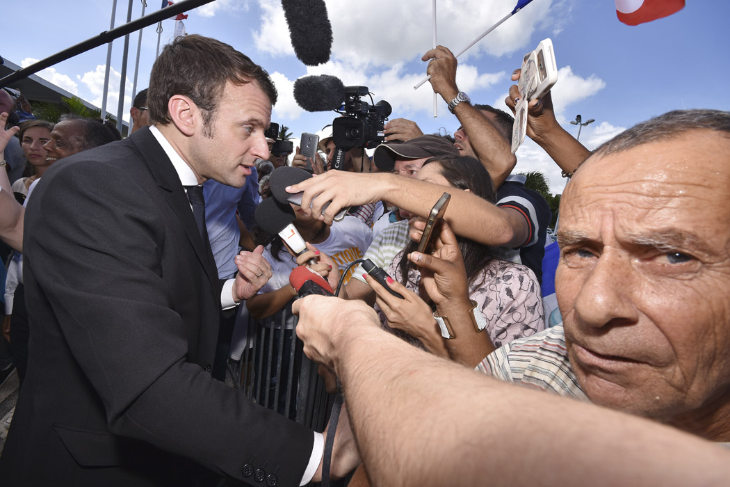 [Retour images] La Macron mania commence dès l'aéroport 