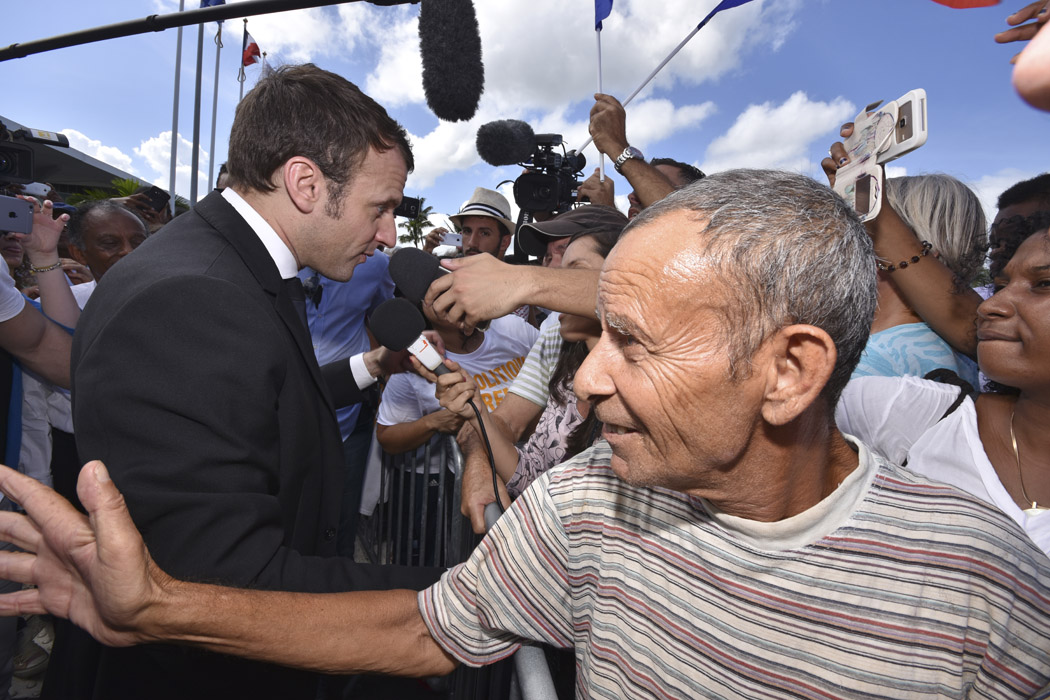 [Retour images] La Macron mania commence dès l'aéroport 
