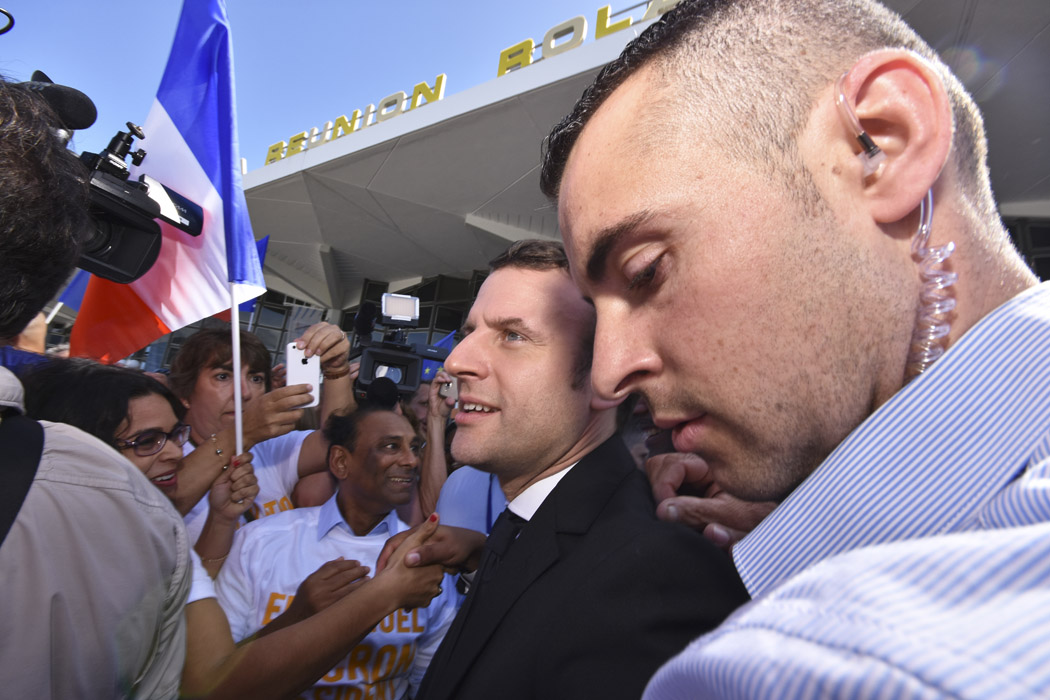 [Retour images] La Macron mania commence dès l'aéroport 