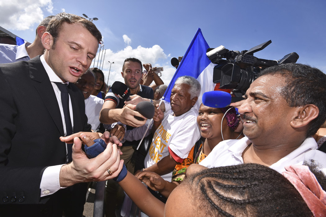 [Retour images] La Macron mania commence dès l'aéroport 