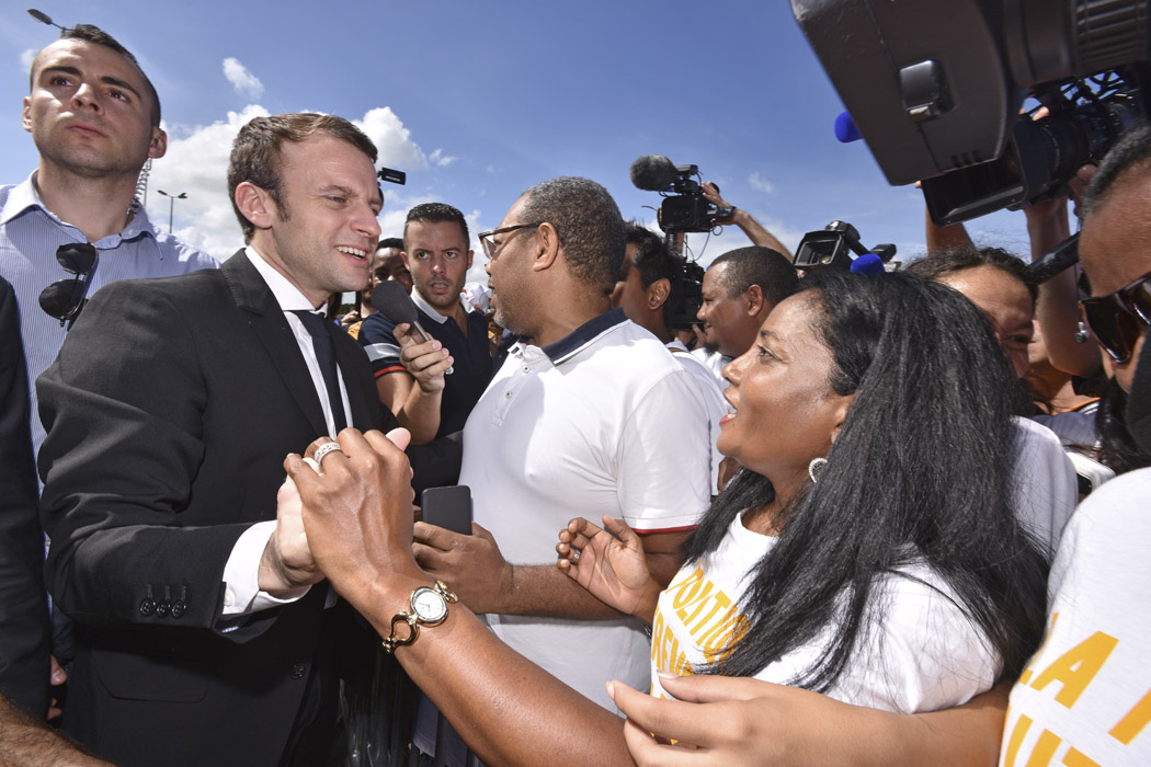 [Retour images] La Macron mania commence dès l'aéroport 
