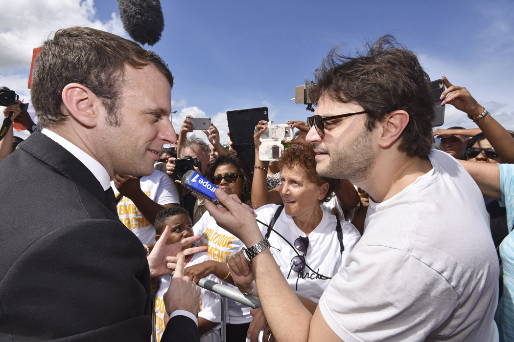 [Retour images] La Macron mania commence dès l'aéroport 