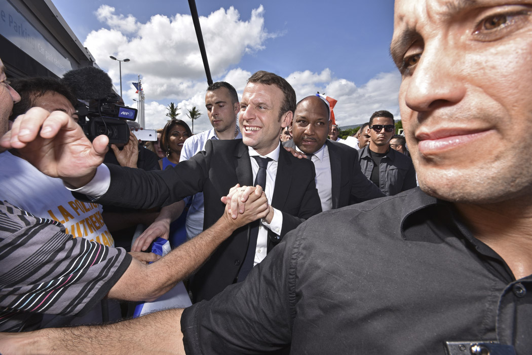 [Retour images] La Macron mania commence dès l'aéroport 