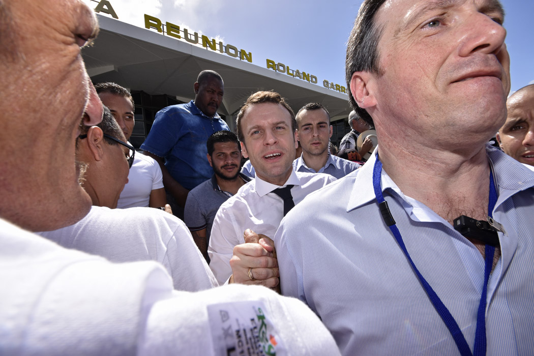 [Retour images] La Macron mania commence dès l'aéroport 