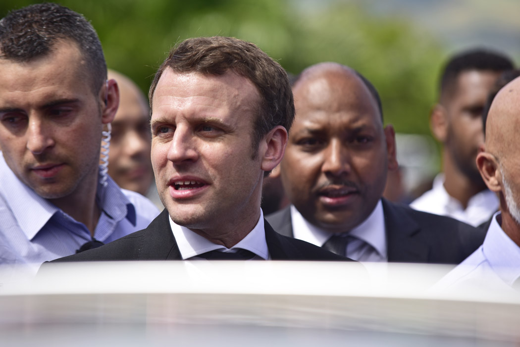[Retour images] La Macron mania commence dès l'aéroport 