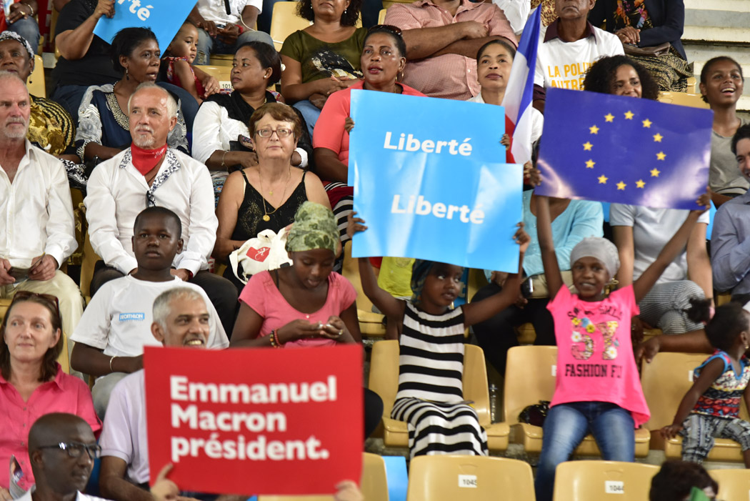 [Retour Images] Le vrai-faux meeting de Macron