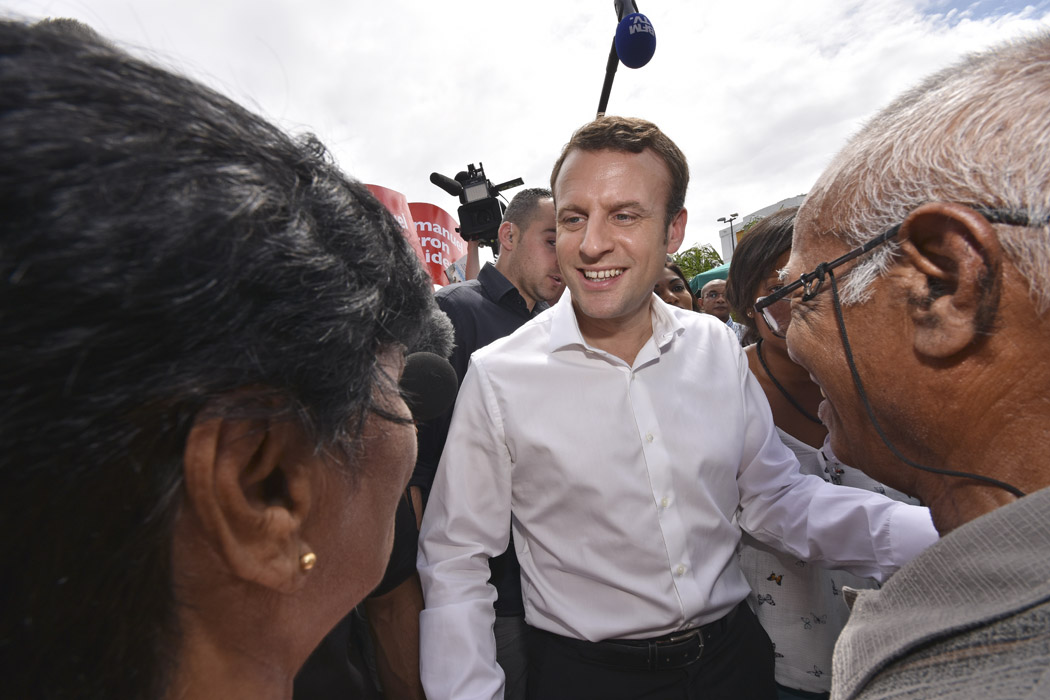 Emmanuel Macron visite le marché forain du Chaudron