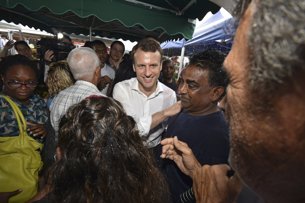 Emmanuel Macron visite le marché forain du Chaudron