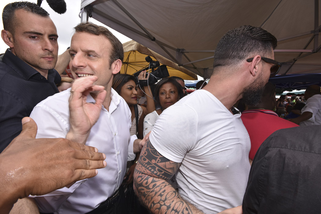 Emmanuel Macron visite le marché forain du Chaudron
