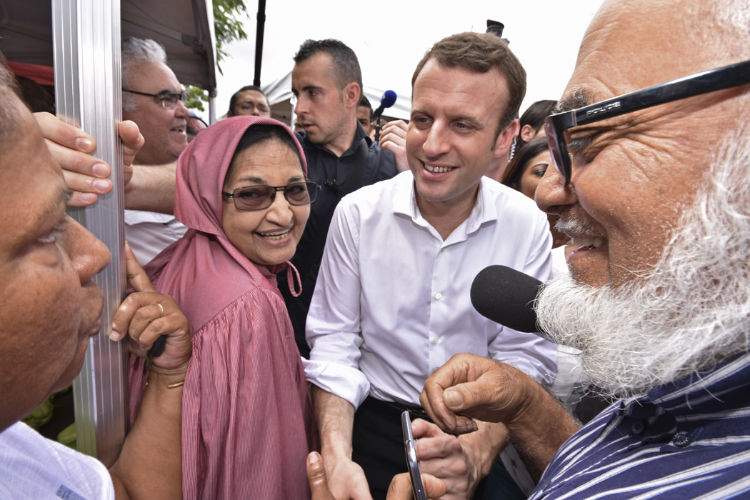 Emmanuel Macron visite le marché forain du Chaudron