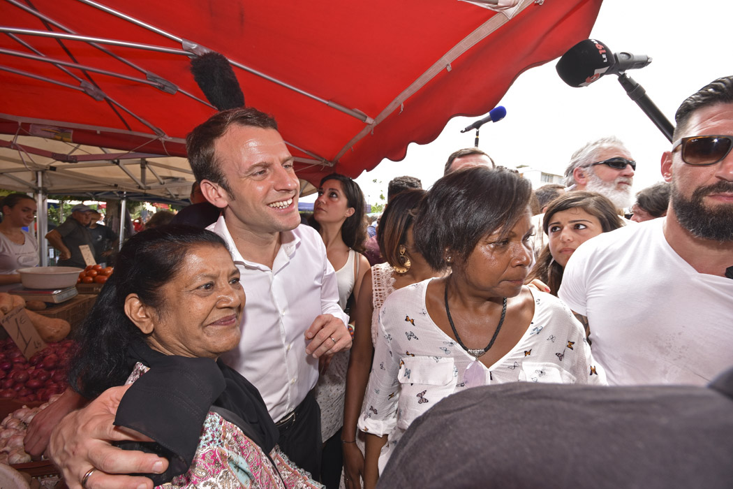 Emmanuel Macron visite le marché forain du Chaudron