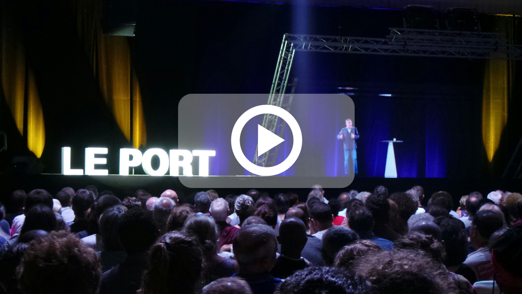 Jean-Luc Mélenchon apparaît en hologramme au Port