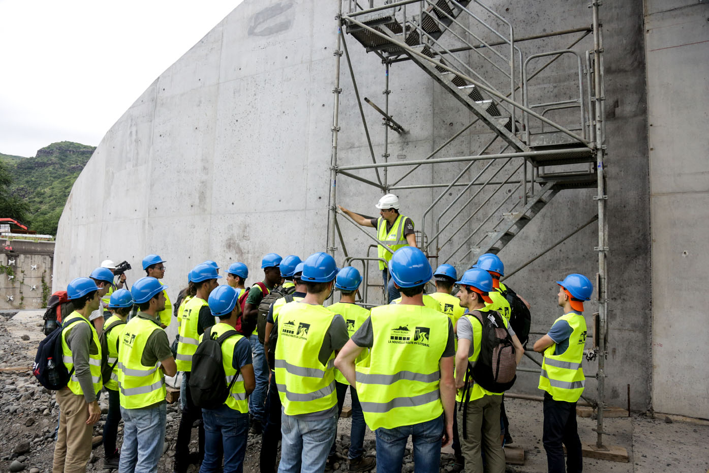 Retour en images : visite de la Nouvelle Route du Littoral par les étudiants au Centre des Hautes Etudes de la Construction