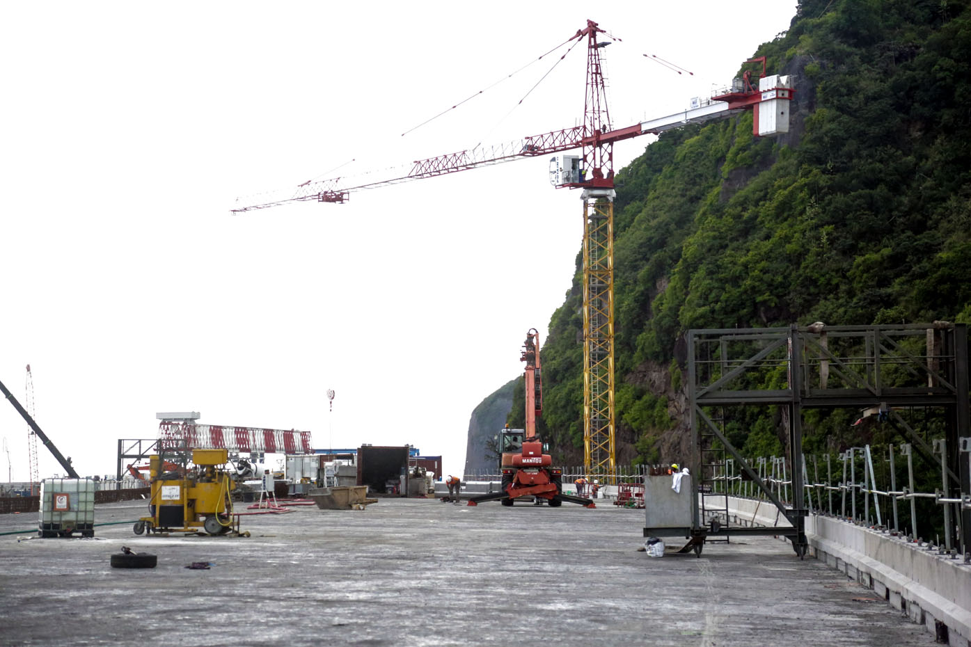 Retour en images : visite de la Nouvelle Route du Littoral par les étudiants au Centre des Hautes Etudes de la Construction