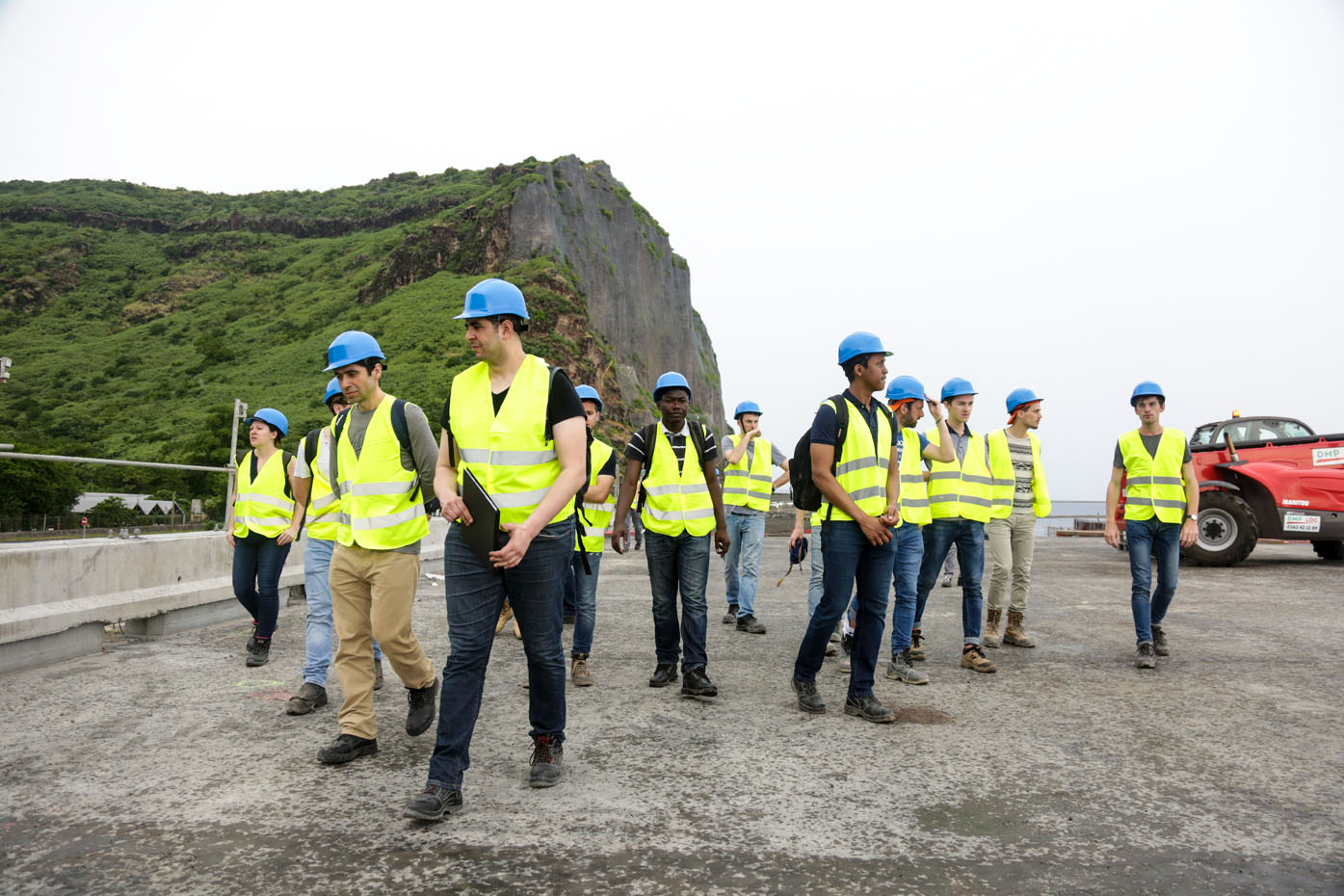 Retour en images : visite de la Nouvelle Route du Littoral par les étudiants au Centre des Hautes Etudes de la Construction