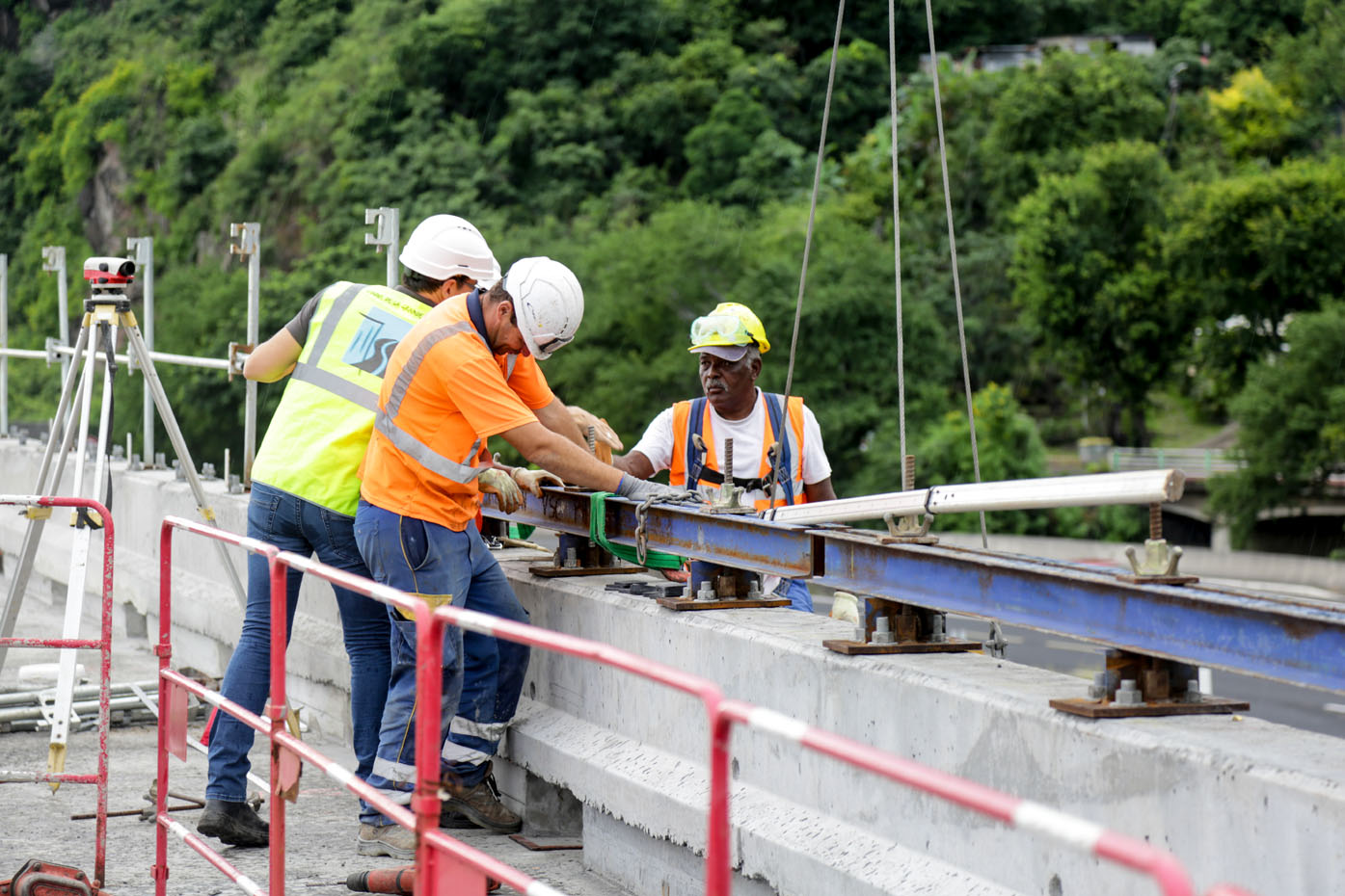 Retour en images : visite de la Nouvelle Route du Littoral par les étudiants au Centre des Hautes Etudes de la Construction
