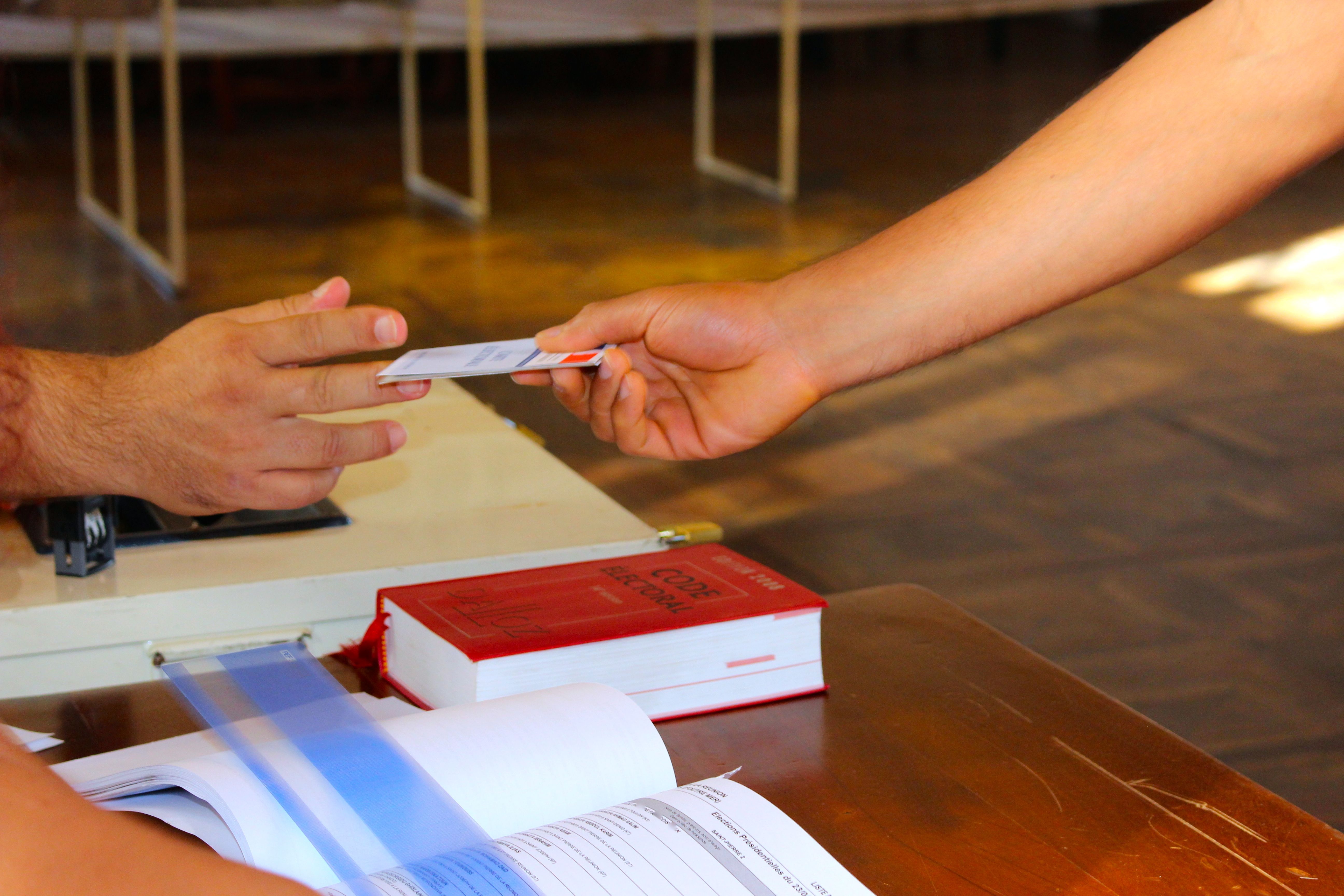 St-Pierre: Voter, l'une des premières actions de la journée