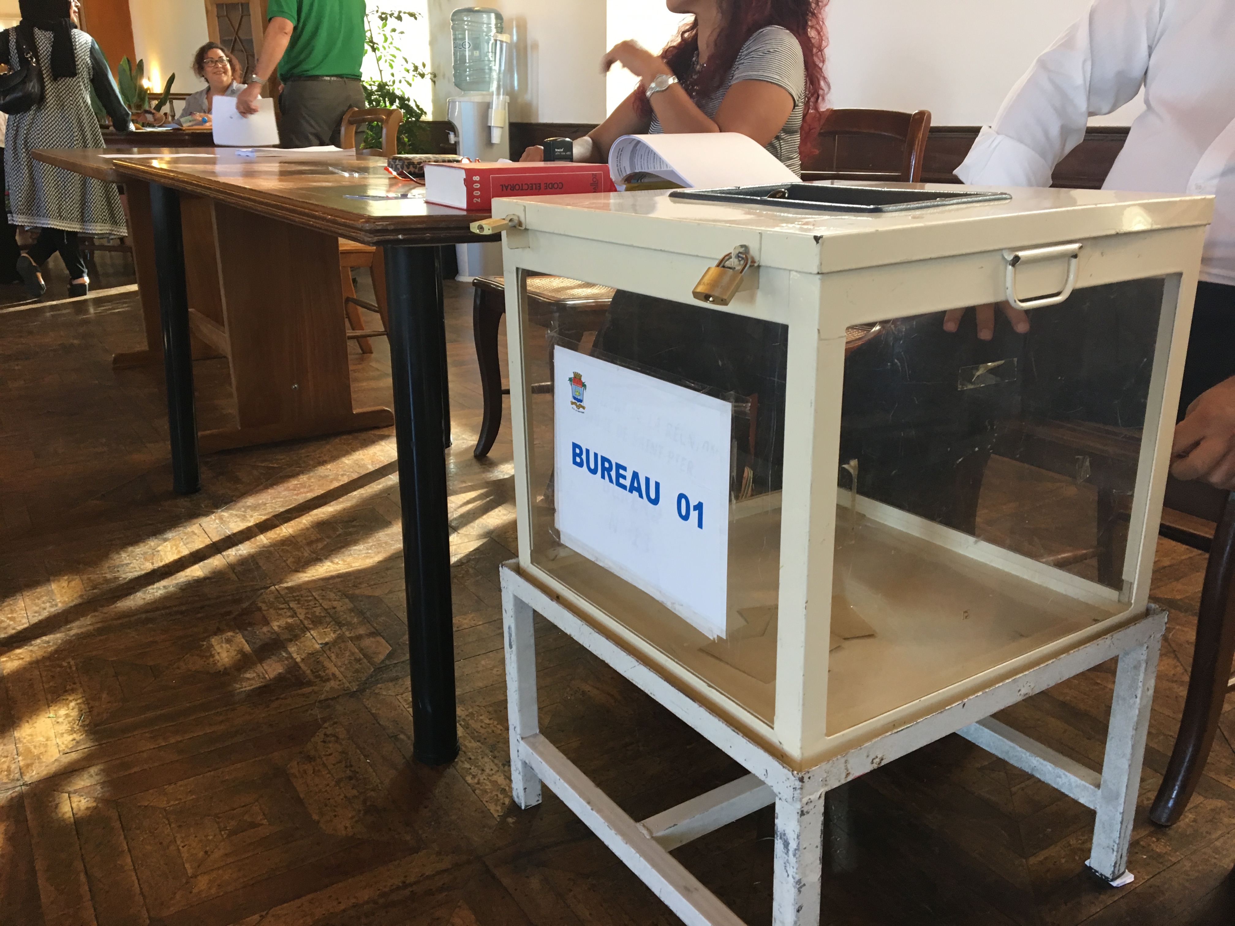 St-Pierre: Voter, l'une des premières actions de la journée