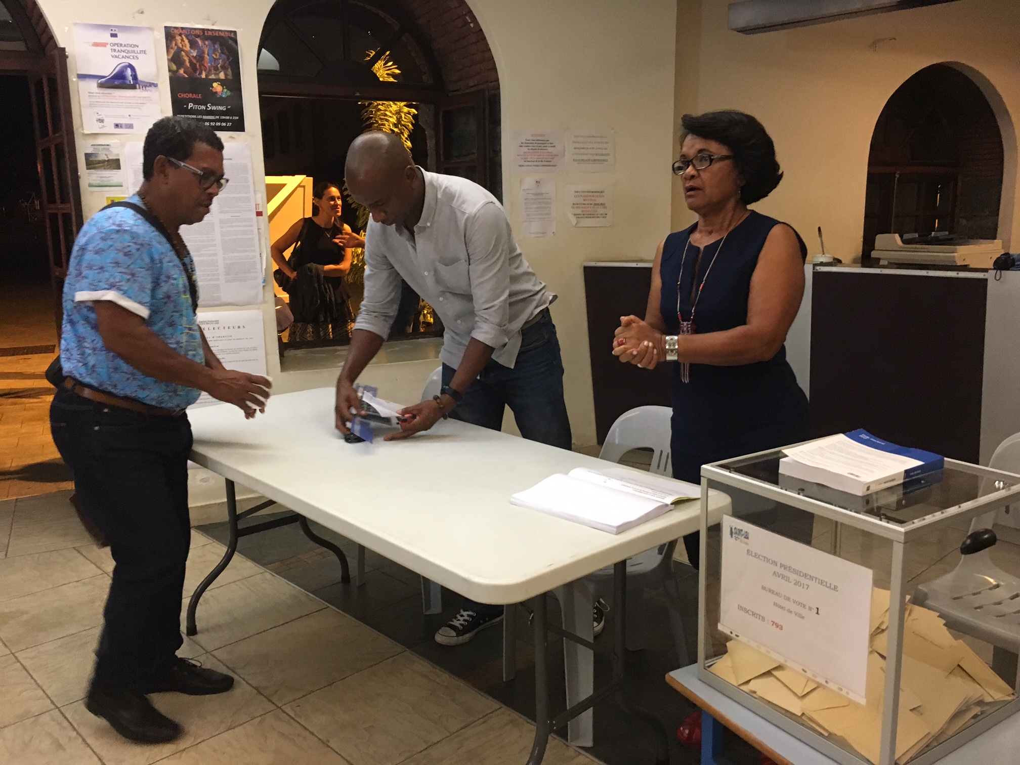 Le dépouillement commence à Saint-Leu
