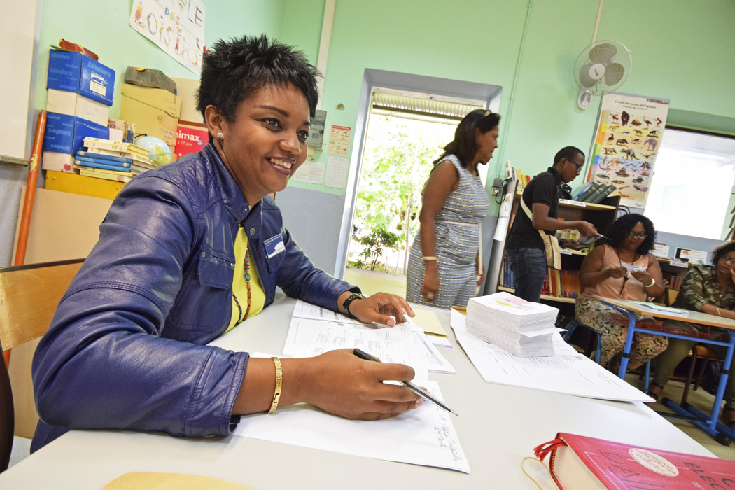 [Ambiance] St-Denis : Bonne humeur dans les bureaux de vote