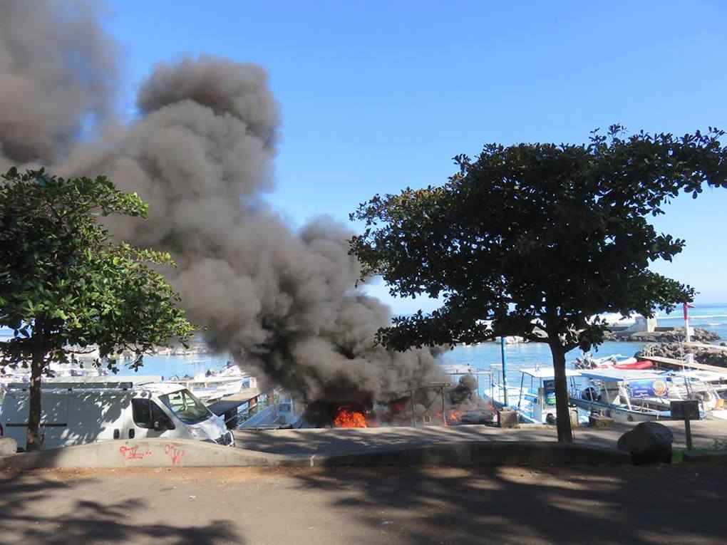 4 bateaux prennent feu dans le port de St-Leu