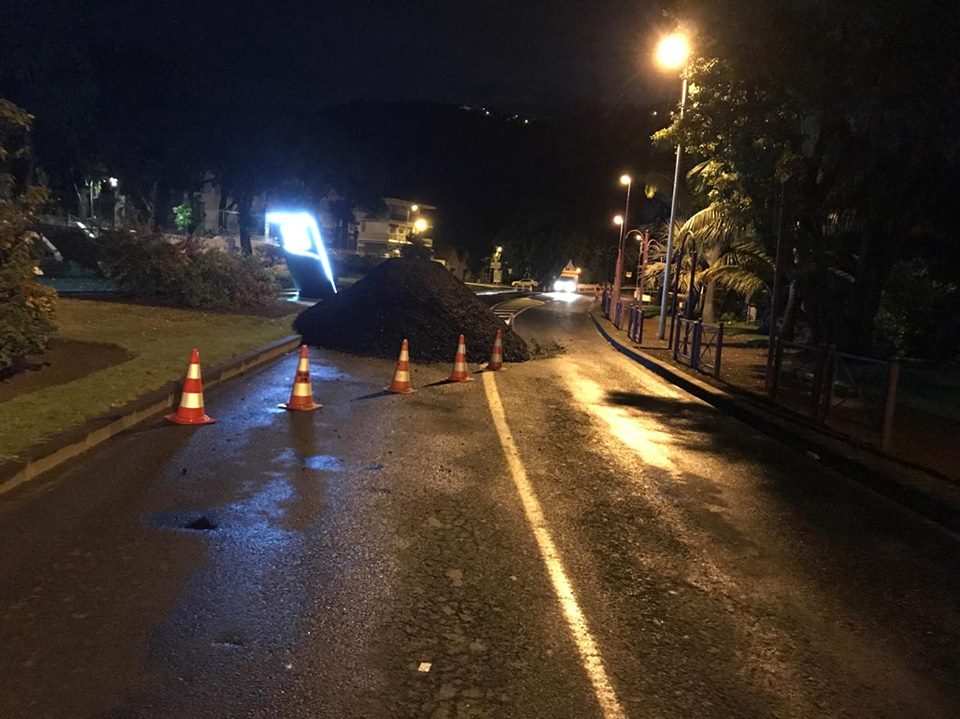 Des planteurs forcent un camionneur à vider son charbon sur la route
