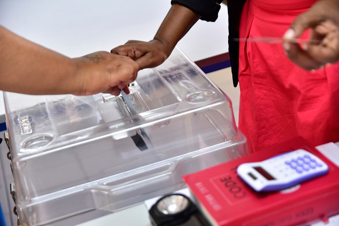 [RETOUR IMAGES] Ambiance dans un bureau de vote au Chaudron