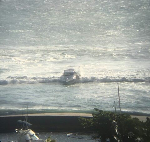 Drame de la mer à Saint-Gilles: Le bateau de pêche malmené par les vagues