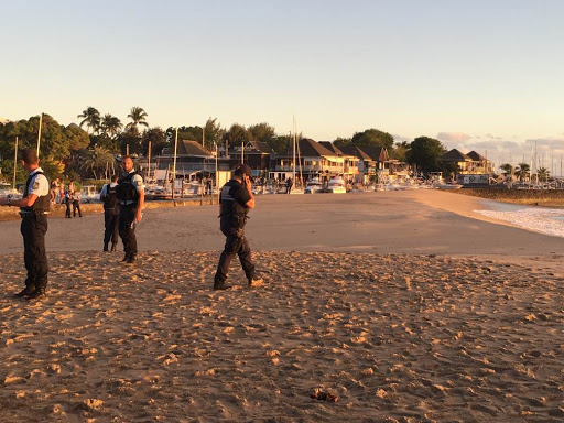 Drame de la mer à St-Gilles: 2 morts, un disparu, les recherches aériennes stoppées