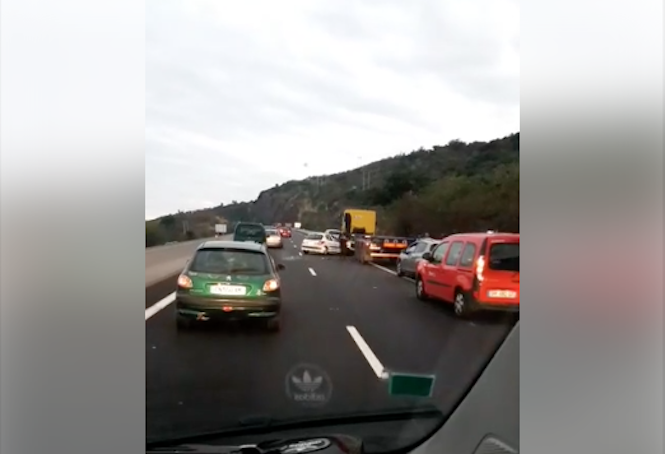 Accident sur la route des Tamarins, avant le pont de la ravine Trois Bassins