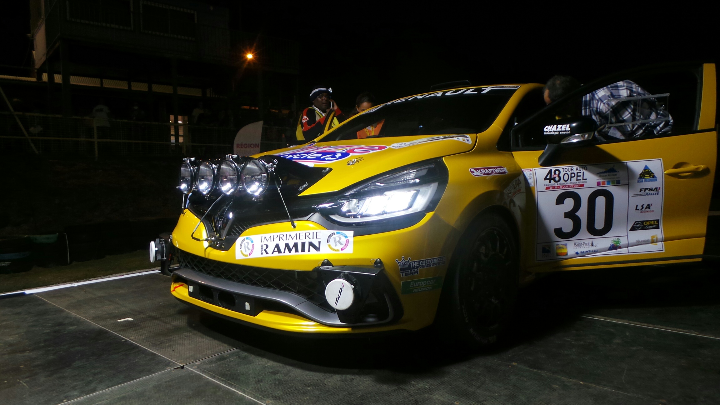 [PHOTOS] Pilotes et bolides prêts pour le dernier jour de course
