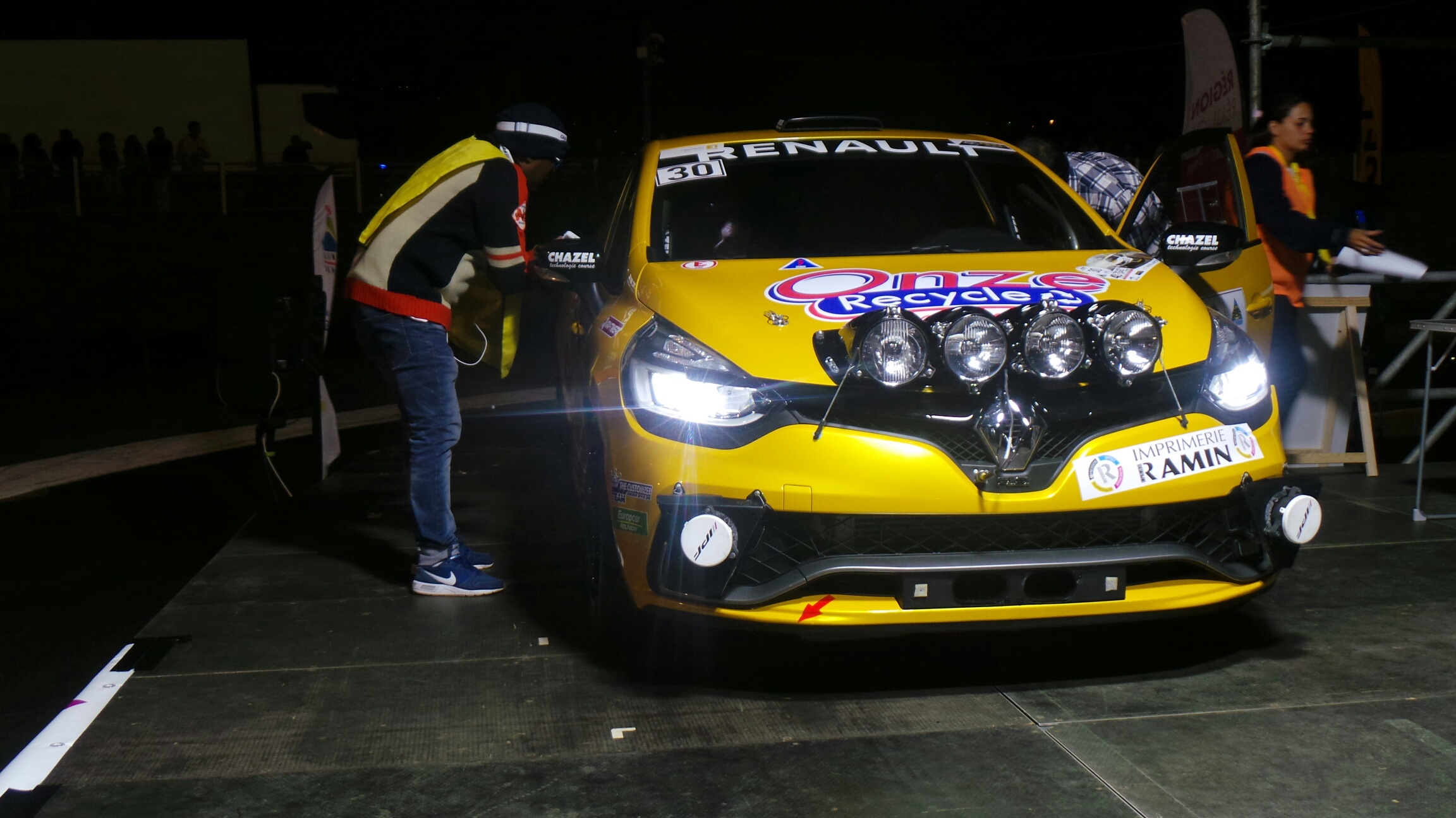 [PHOTOS] Pilotes et bolides prêts pour le dernier jour de course