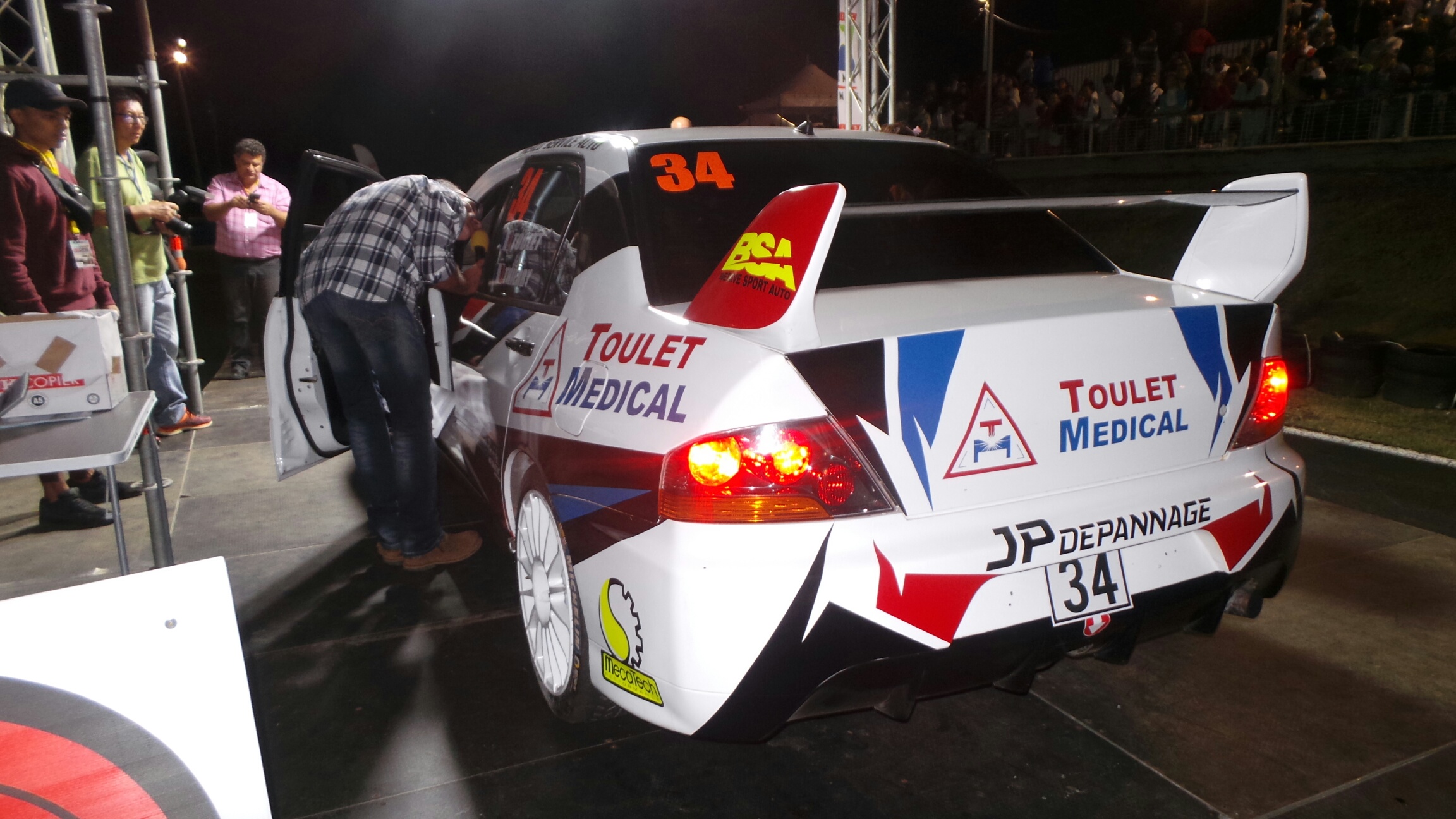 [PHOTOS] Pilotes et bolides prêts pour le dernier jour de course