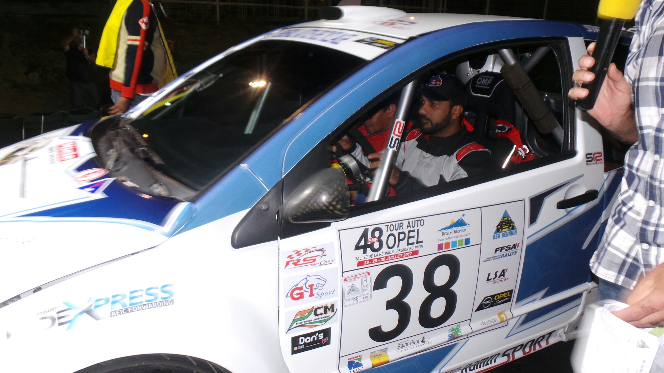 [PHOTOS] Pilotes et bolides prêts pour le dernier jour de course
